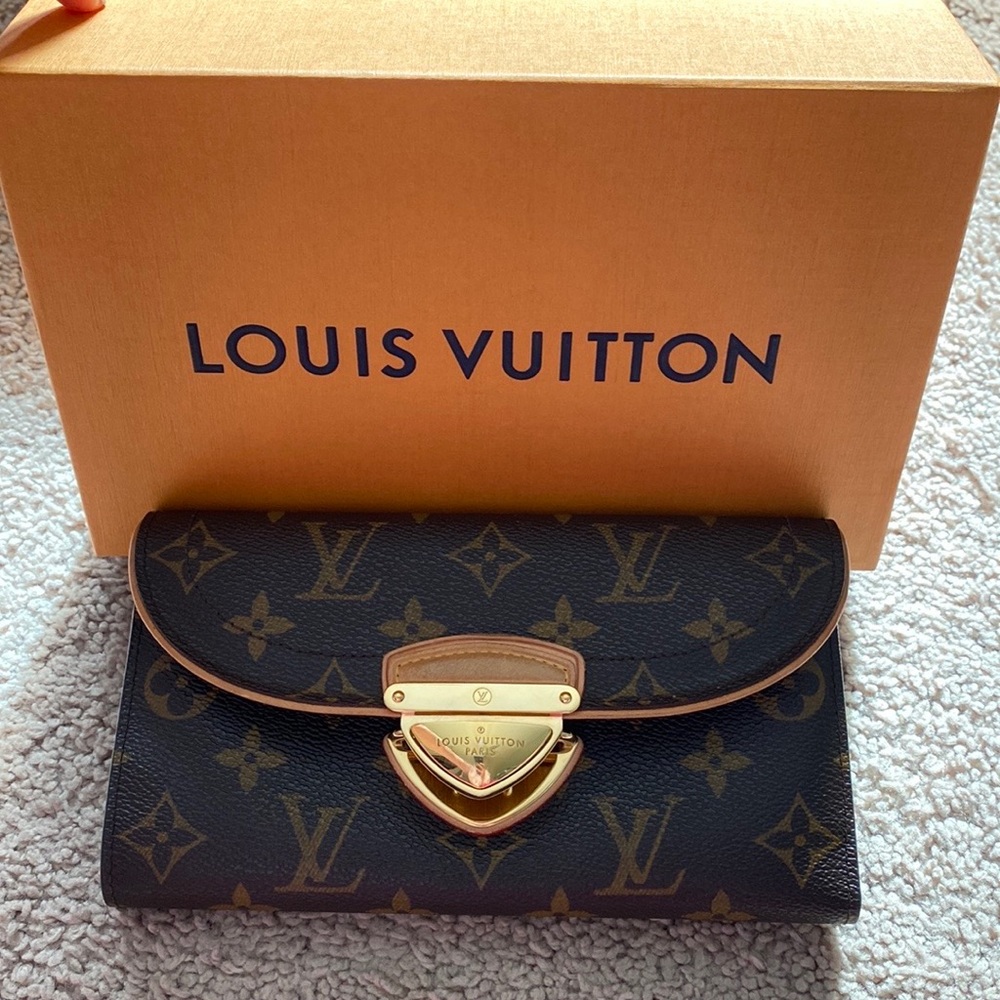 Louis Vuitton Monogram Canvas clutch Wallet.